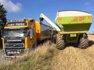 Chaser Bin off loading into artic transport – fast movement of grain to store