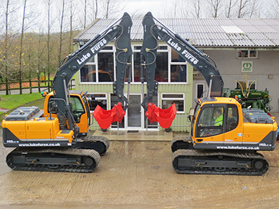 2 new 14T 360° excavators have just joined the fleet. These machines are equipped with heavy duty turret guards, rock plates and quarry lighting.