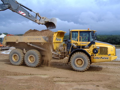Volvo A25D 6×6 Dump Truck allowing large volumes of material to be moved quickly and efficiently – these trucks can travel at on-site speeds of up to 40km/h